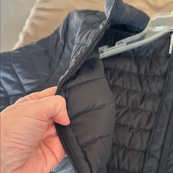 Old Navy Water-Resistant Narrow-Channel Quilted Long Puffer Coat - Black - XL - Picture 9 of 10